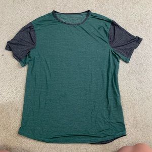 Men’s sweat wicking Lululemon t-shirt